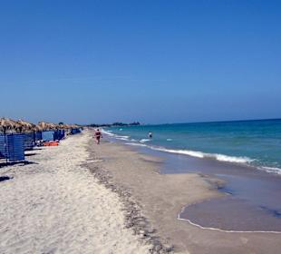 Der Strand am Restaurant Tam Tam