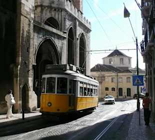 Ein Muss in Lissabon ist eine Fahrt mit der historischen Str