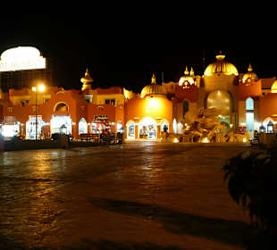 Einkaufsmall gegenüber dem Hotel