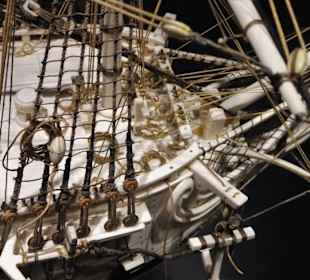 Schatzkammer des IMM: Schiffsmodelle aus Elfenbein