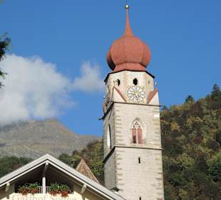 Kirche mit Gasthof
