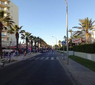 Die Hauptstraße von Sa Coma