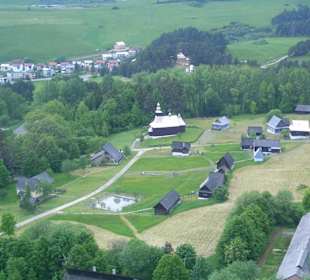 Pohlad na Skanzen z hradu