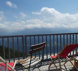 Pause auf der Sonnenterrasse der Sonnenalm