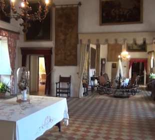 Erste Geschoss - Wohnzimmer mit Theaterbühne