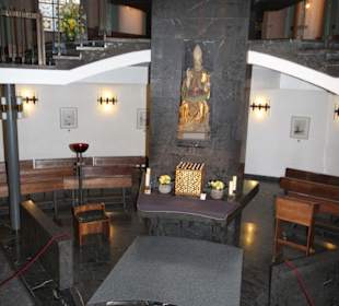 Altarsäule von der Oberkirche gesehen