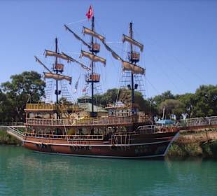 Manavgad Flussfahrt - cooles Schiff