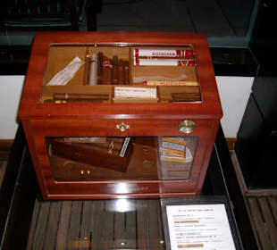 Edle ausgesuchte Zigarren in der Vitrine