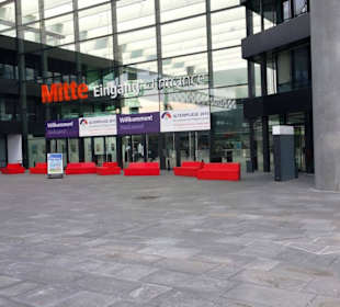 Zum Messezentrum Eingang Mitte