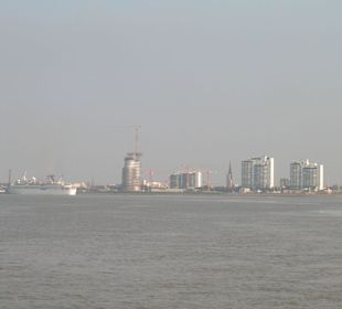 Blick auf den Columbus-Center und Hotelneubau