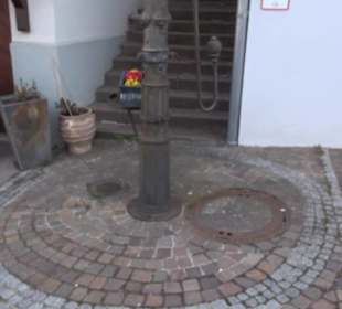 Pumpbrunnen beim Rathaus