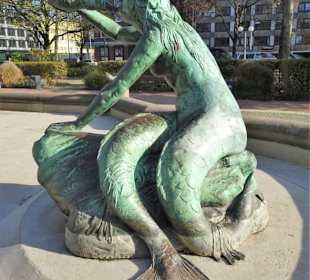 Ansichten des Stuhlmannbrunnens in Altona