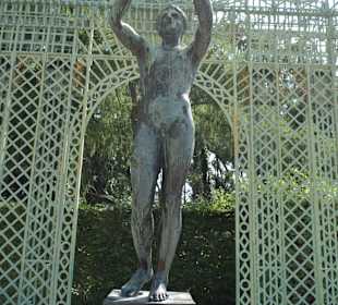 Skulptur vor dem Schloss