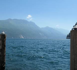 Blick bei Riva del Garda zum Gardasee