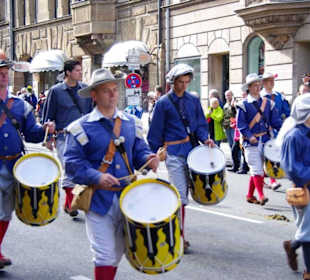 Hiltpoltsteiner Burgfesttrommler und Fahnenschwing