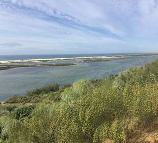 Vorne die Lagune bei Flut, hinten die Sandinsel.