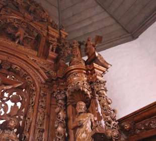 Detail geschnitzte Altarwand