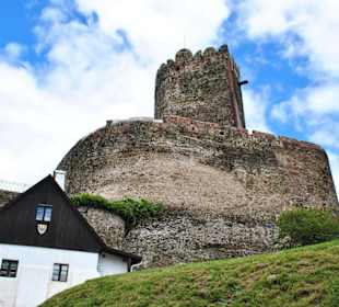 Zamek Bolków od strony wejścia.