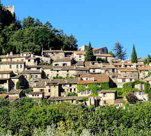 Castelnou in der Gesamtansicht