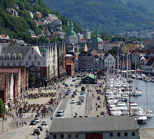 Am Hafen tobt das Leben!