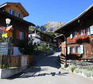 Mürren im Hintergrund Schilthorn