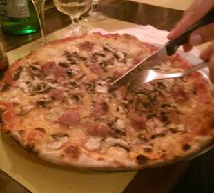 Pizza mit Salsiccia