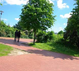 Vorplatz vom Rheinturm