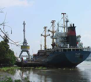 Größere Pötte zur Reede 