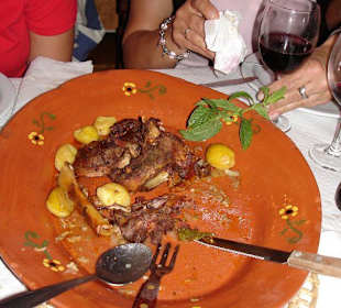 Das Lammfleisch mit Kartoffeln!