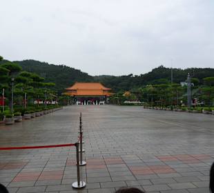 Widok z bramy wejściowej