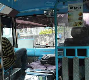Im öffentlichen Bus