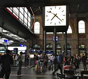 Main Station Zürich in front of Cafè Oscar