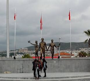 Atatürk Denkmal in Kusadasi