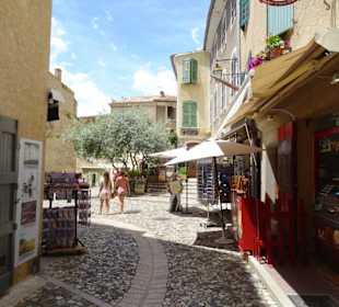 Spaziergang durch Moustiers-Sainte-Marie 