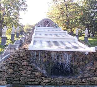 Schachbrett Wasserläufe Peterhof