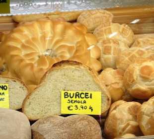 Bäckerei am Eingang der Markthalle