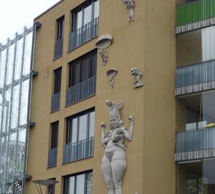 Lenk-Skulptur vor der Altstadt
