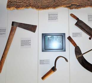 Geräte zur Ernte der Korkeichenrinde