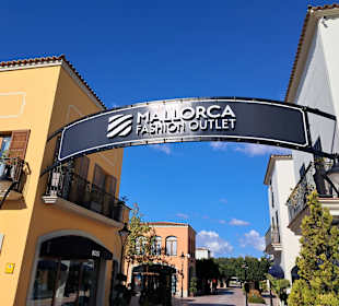 Festival Park Outlet Center