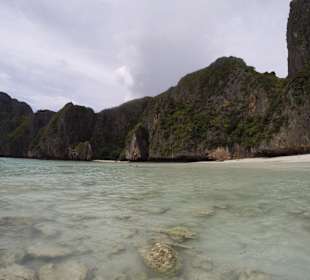 Skały plaża Maya Bay