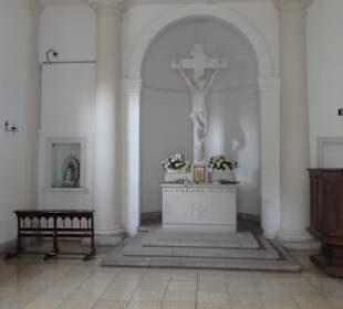 Kleine Kapelle am Friedhofseingang