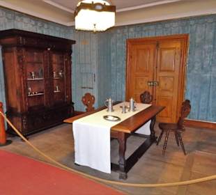 Rundgang durch die Räume des Wasserschlosses