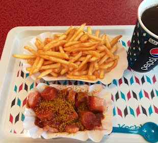 Currywurst, Pommes & Pepsi