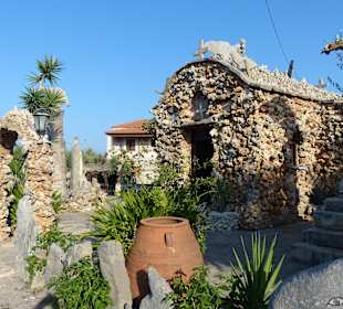 Eingangsbereich mit Kirche