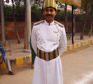 Der Inder im Paradekleid