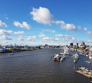 Von der Plaza der Elbphilharmonie
