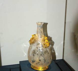 Glas mit Gold bestückt