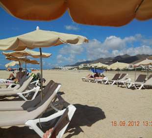 1 Schirm und 2 Liegen = 12 €/Tag