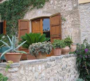 Haus seitlich des Kreuzweges