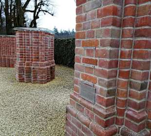 Rekonstruierte Pfeiler der Klosterkirche